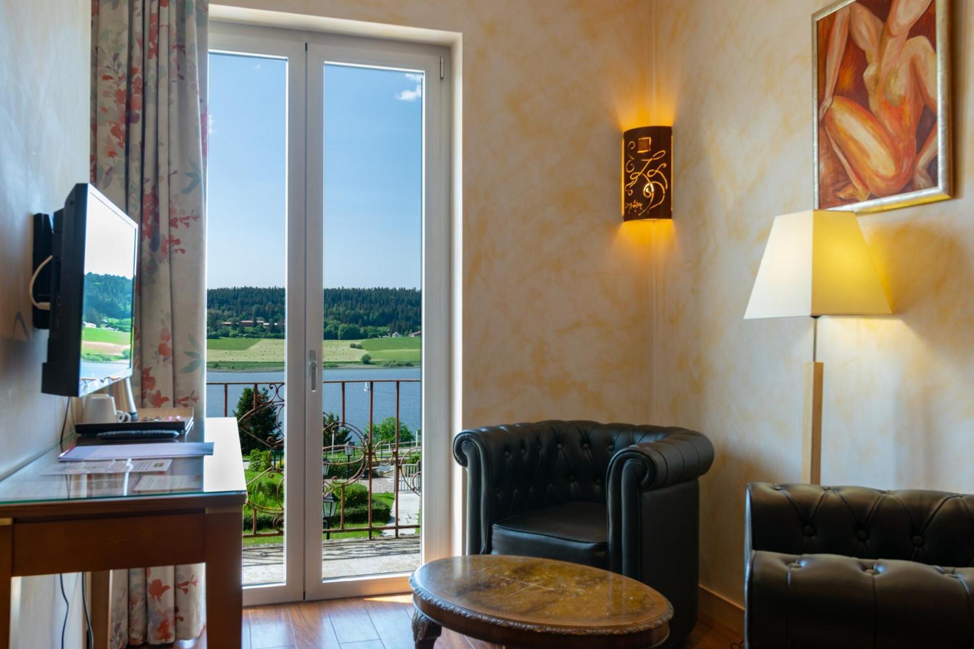 Hotel-Restaurant Le Lac 말뷔송 외부 사진